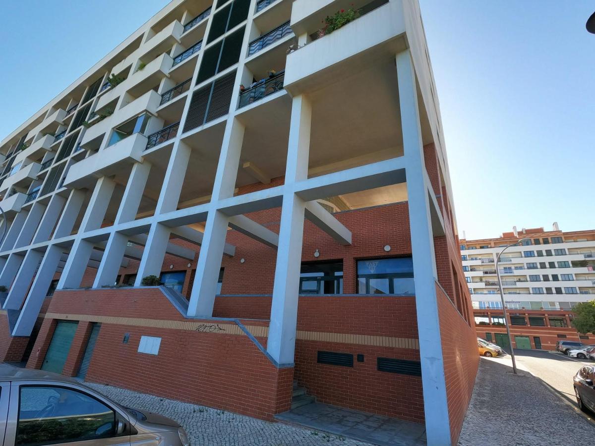 Lisbon 2 Bedroom Apartment With Balcony In Algés Kültér fotó