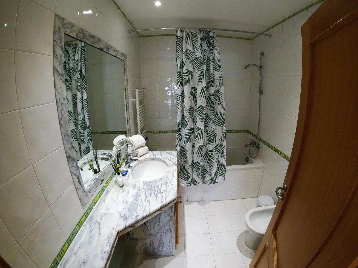 Lisbon 2 Bedroom Apartment With Balcony In Algés Kültér fotó